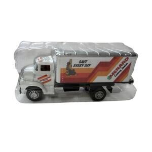 Menards Cashway Lumber Die-Cast 5 3/4 Inch Delivery Box Truck New